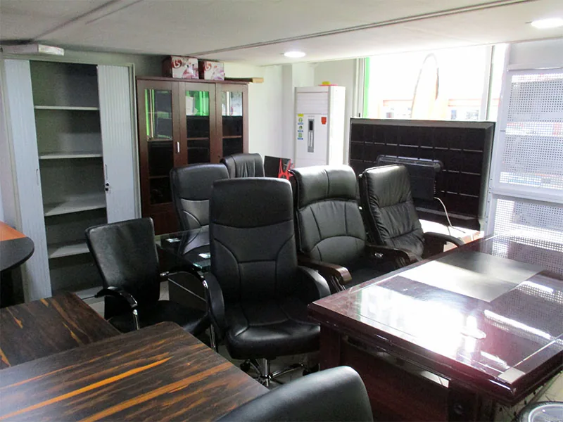 Tables et bureaux disponibles